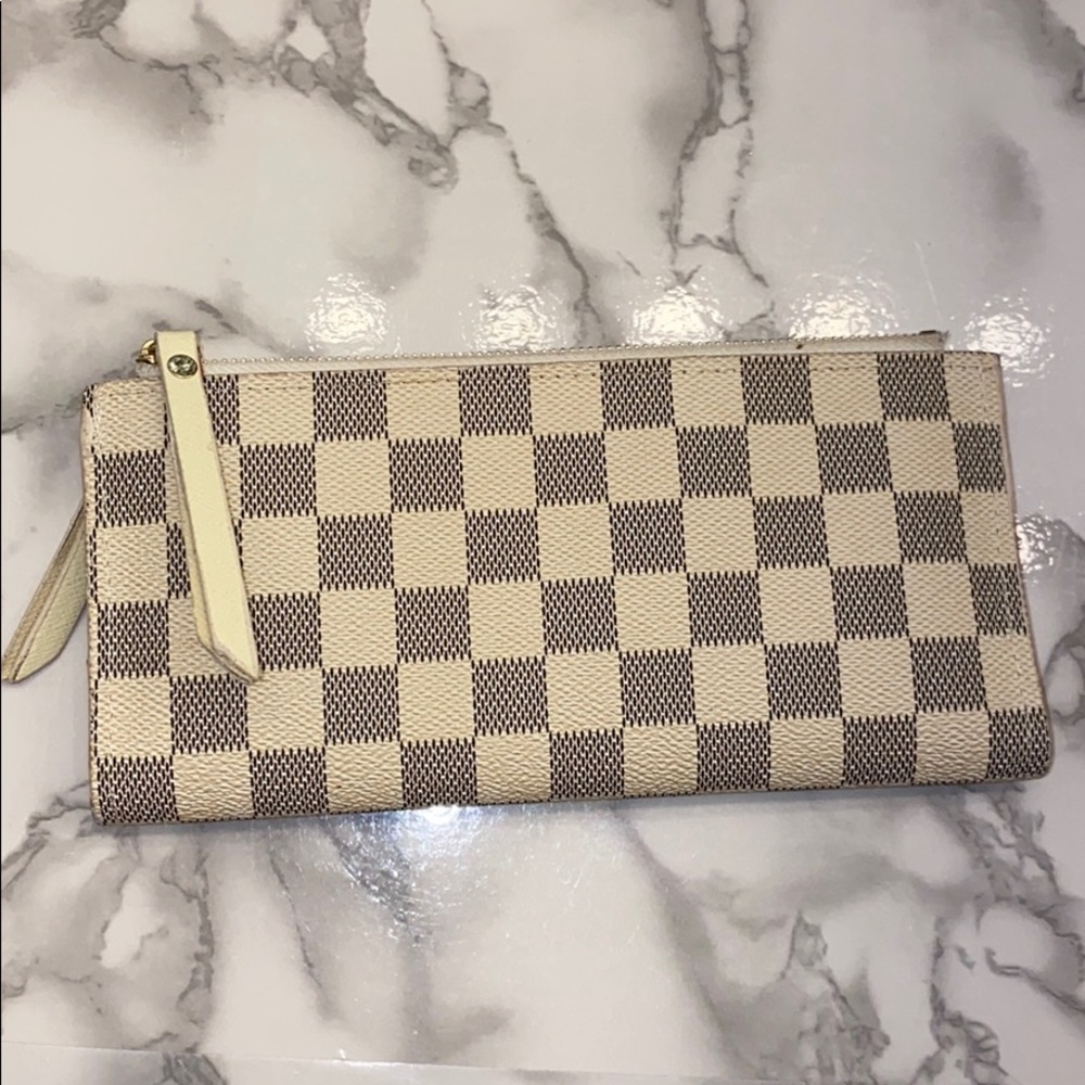 Checkered white wallet